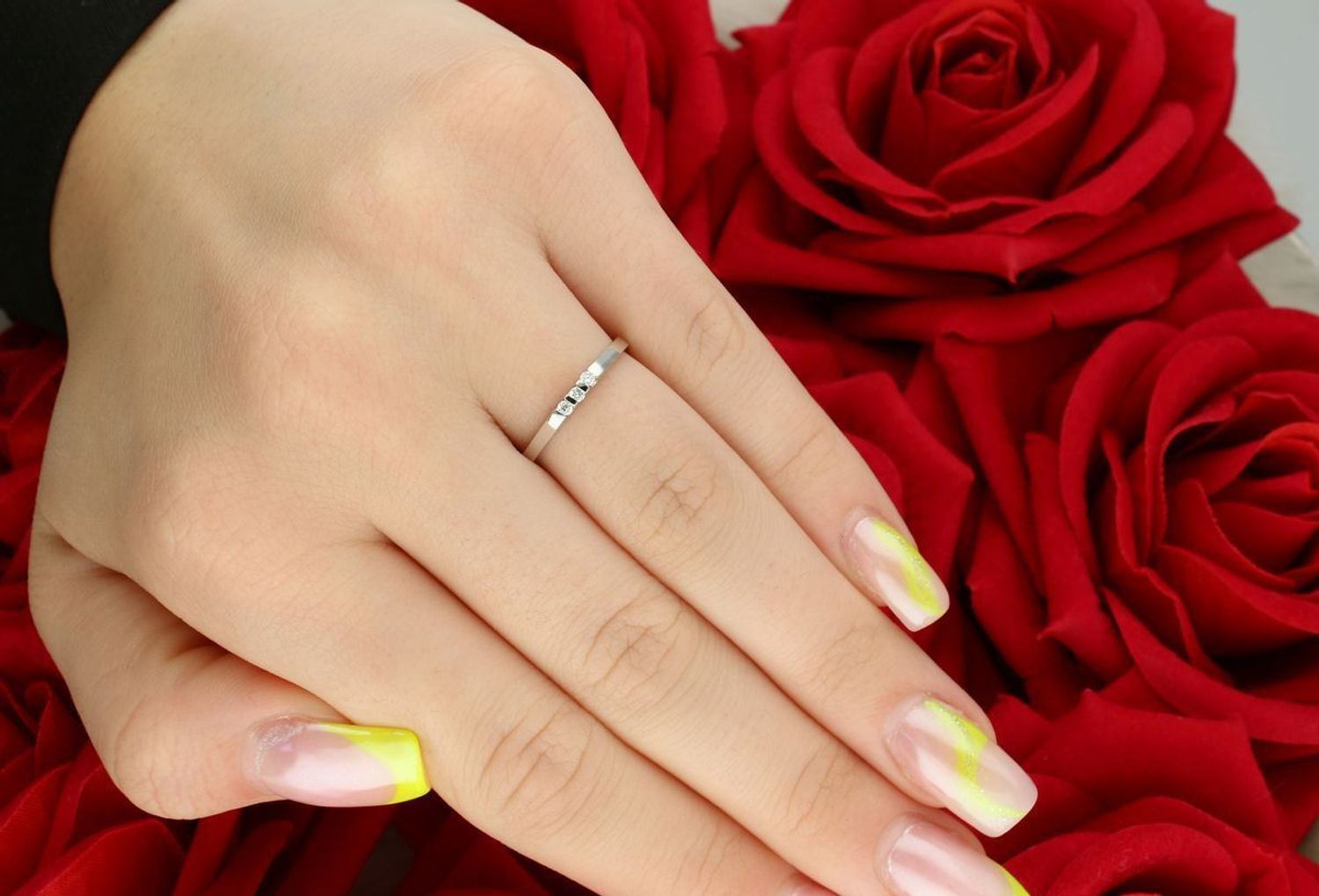 Złoty pierścionek z trzema diamentami „Delikatność”  Białe złoto 585  P7040  Rozmiar 11.jpg